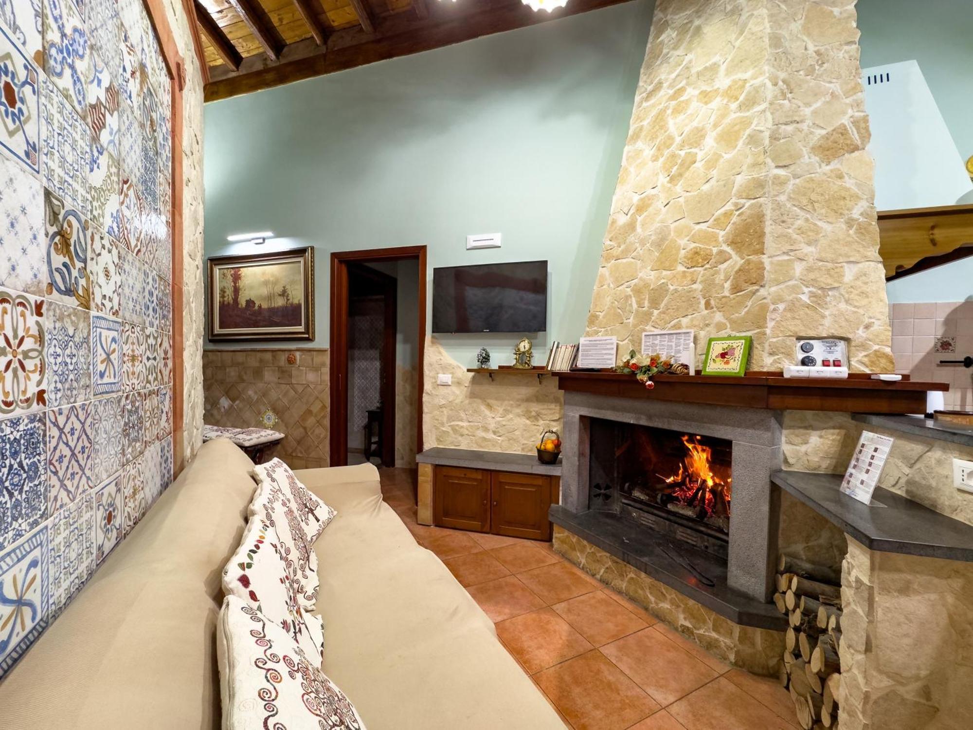 Villa Del Gelso Chalet Nel Parco Delletna Маскали Экстерьер фото