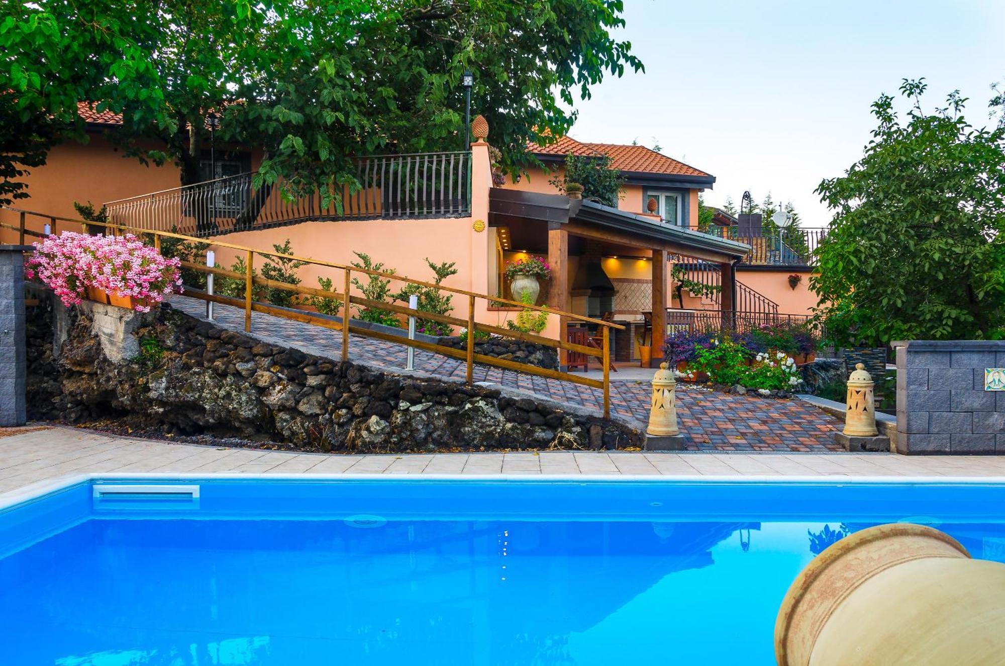 Villa Del Gelso Chalet Nel Parco Delletna Маскали Экстерьер фото