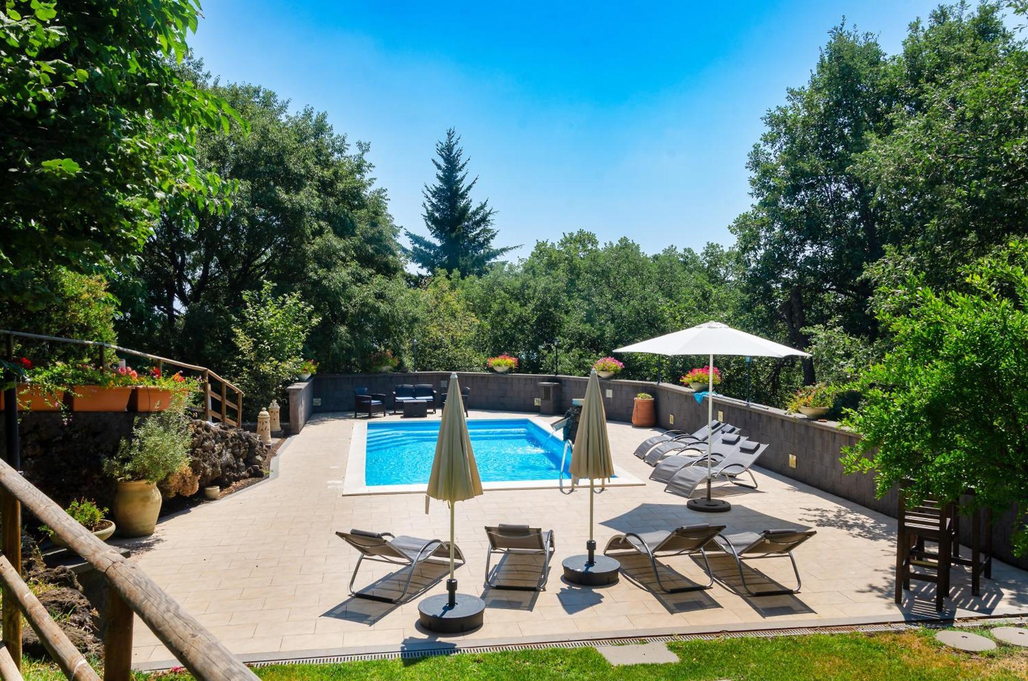Villa Del Gelso Chalet Nel Parco Delletna Маскали Экстерьер фото