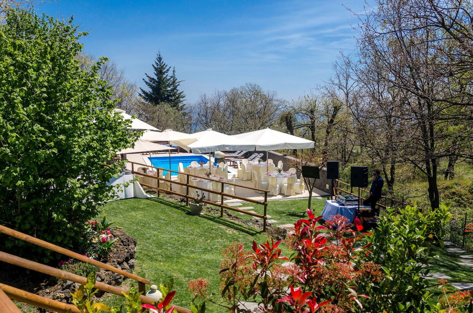 Villa Del Gelso Chalet Nel Parco Delletna Маскали Экстерьер фото