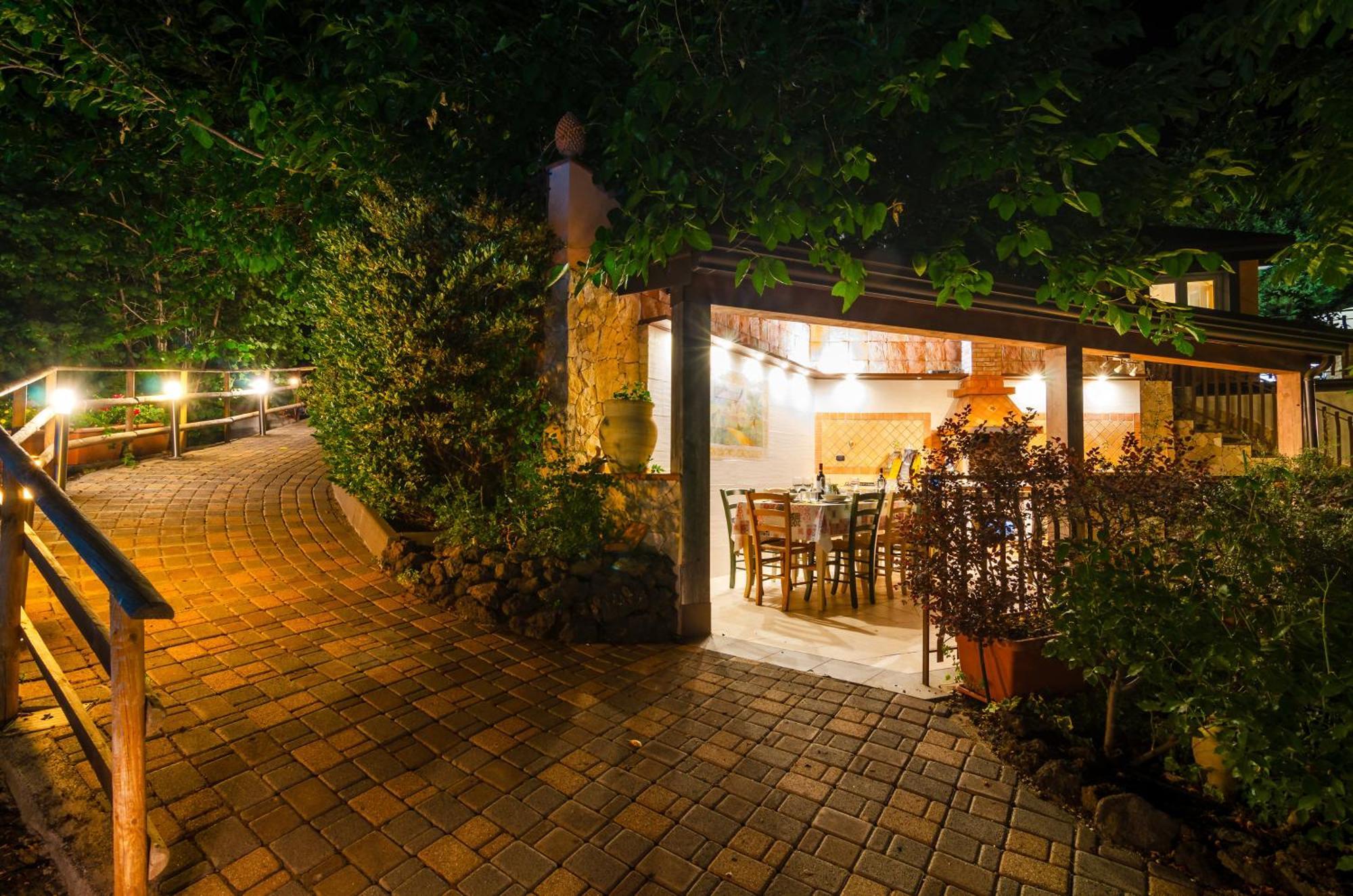 Villa Del Gelso Chalet Nel Parco Delletna Маскали Экстерьер фото