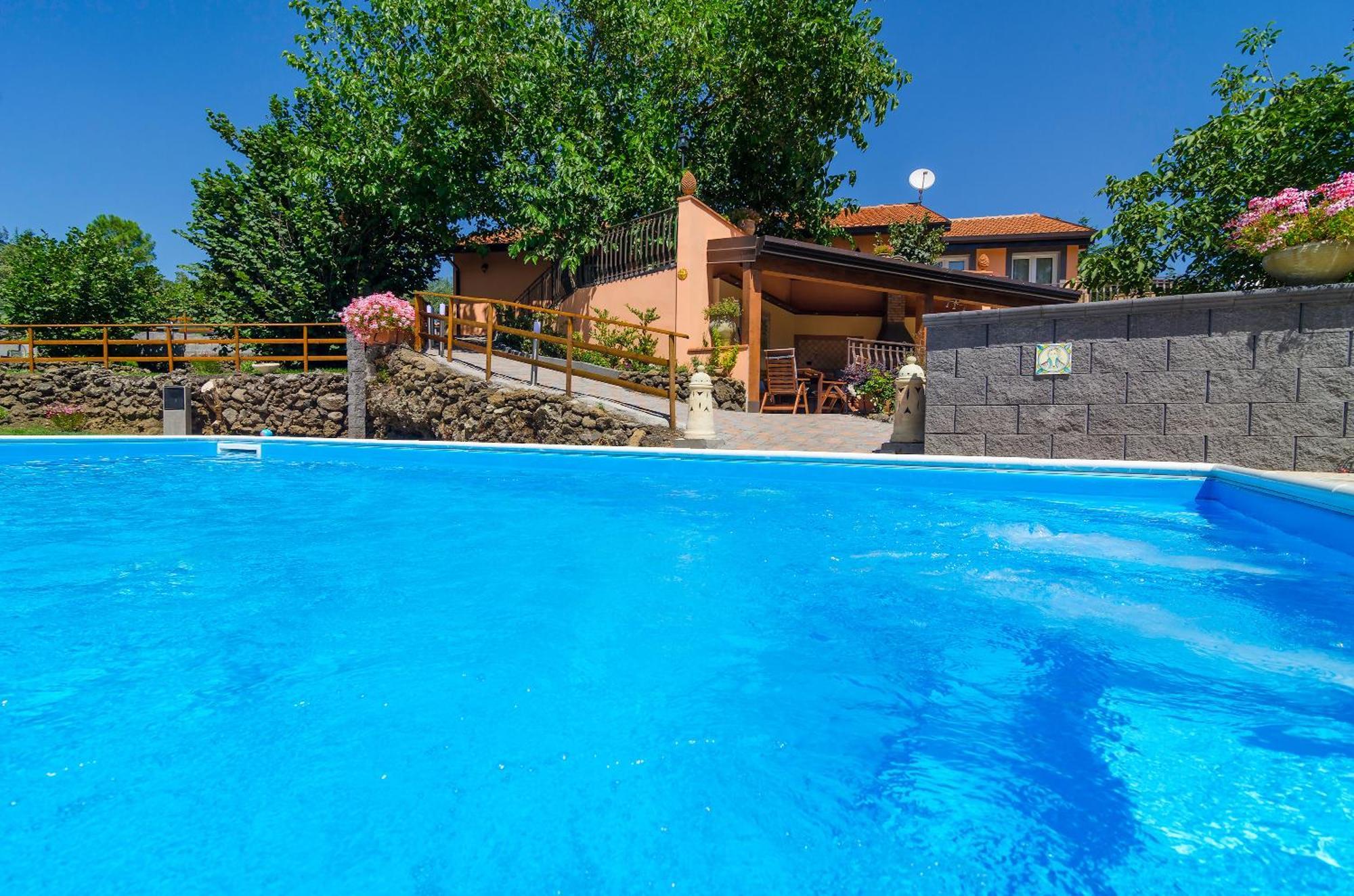 Villa Del Gelso Chalet Nel Parco Delletna Маскали Экстерьер фото